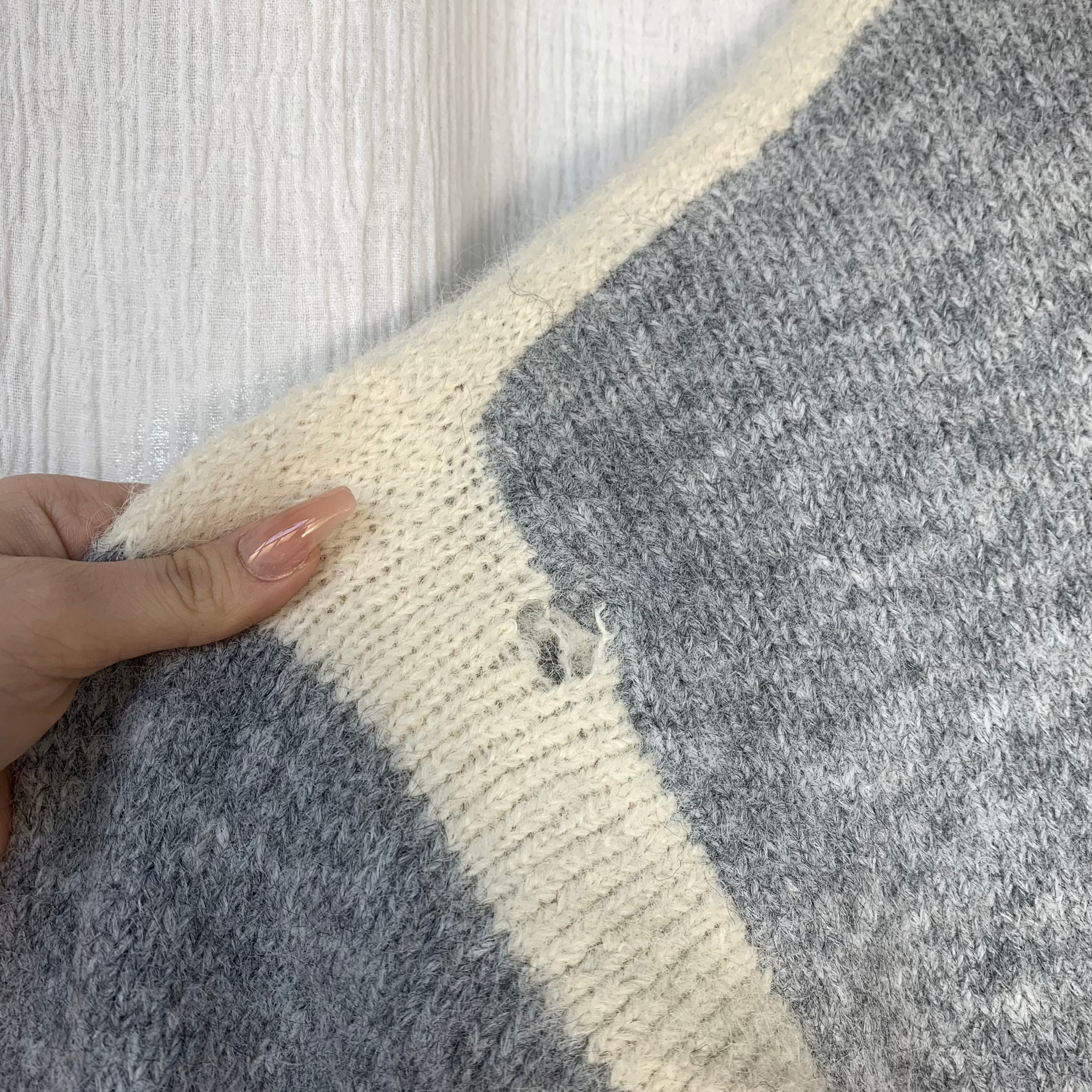 Pull nolwenn - troué